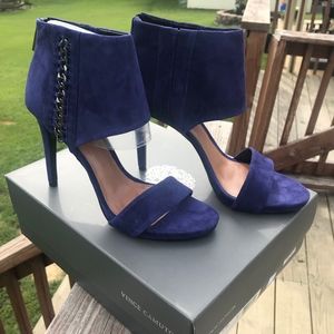 Never worn Vince Camuto suede pumps